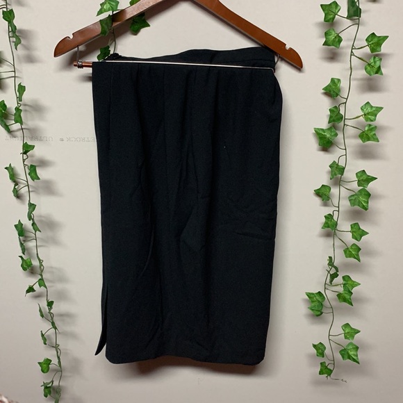 Two Set Business Suit with skirt and blazer - Picture 2 of 5